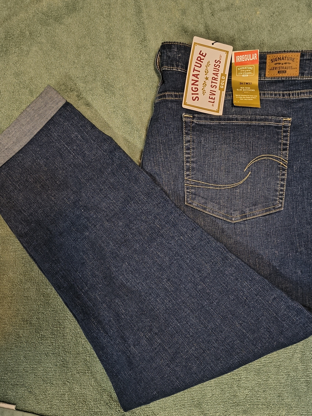 Signature Levi Strauss Gold Slim Boyfriend Jeans 24W x 37 NWT Irregular